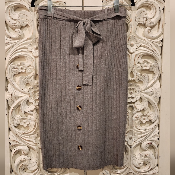 Gray sweater pencil skirt - Picture 9 of 15